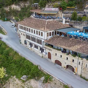 Otel Ajka, Berat